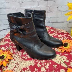 Aqua college Black Booties